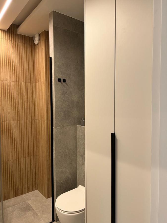 Family & Business Elegant Apartments Ul Lotnicza Centrum Galeria Korona - 1 Bedroom, Terrace, Air Conditioning, Garage - New! Kielce Exteriör bild