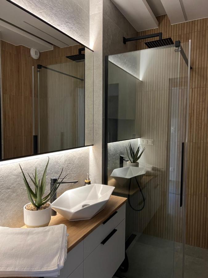 Family & Business Elegant Apartments Ul Lotnicza Centrum Galeria Korona - 1 Bedroom, Terrace, Air Conditioning, Garage - New! Kielce Exteriör bild
